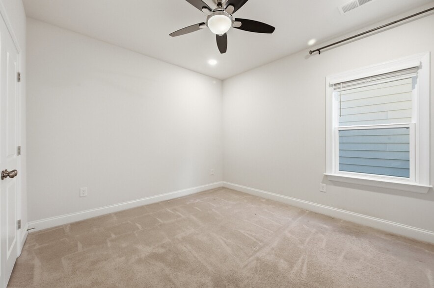 Building Photo - 829 Summit Crest Ct