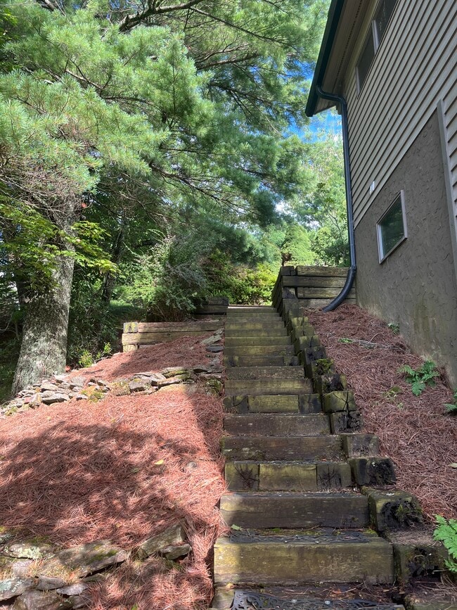 Building Photo - 630 Sorrento Dr