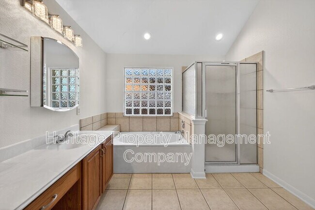 Building Photo - 1115 Willow Knoll