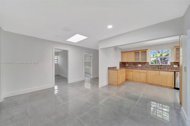 Building Photo - 840 NE 182nd St
