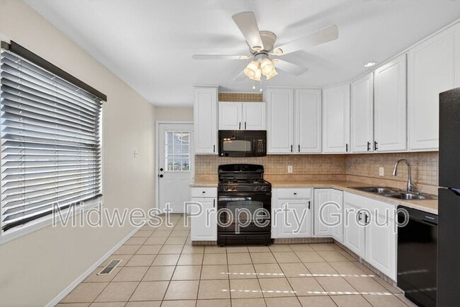 Building Photo - 36 Jamestown Dr