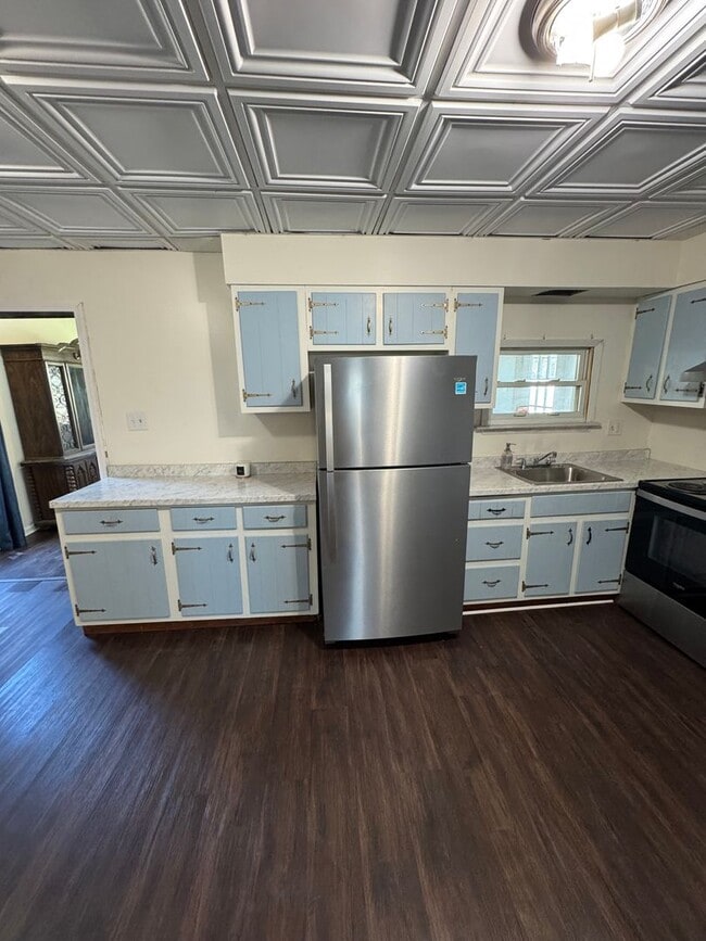 Building Photo - 3 Bedroom 1.5 Bath in Natrona Heights!