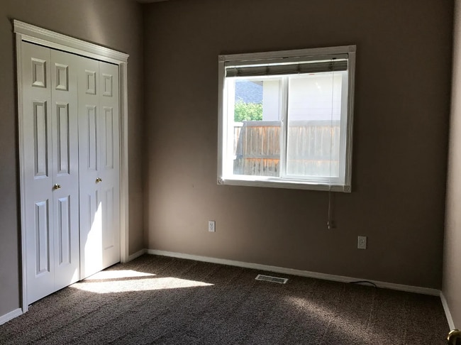 Building Photo - 2244 Hickory Wy N