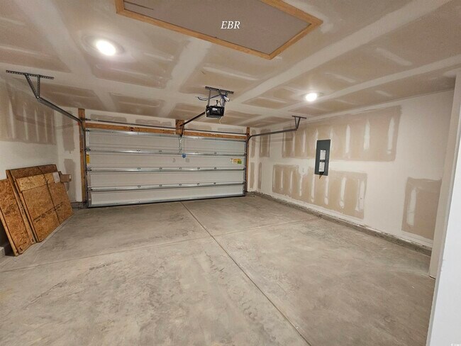 Building Photo - 374 Jeff Waters Cir