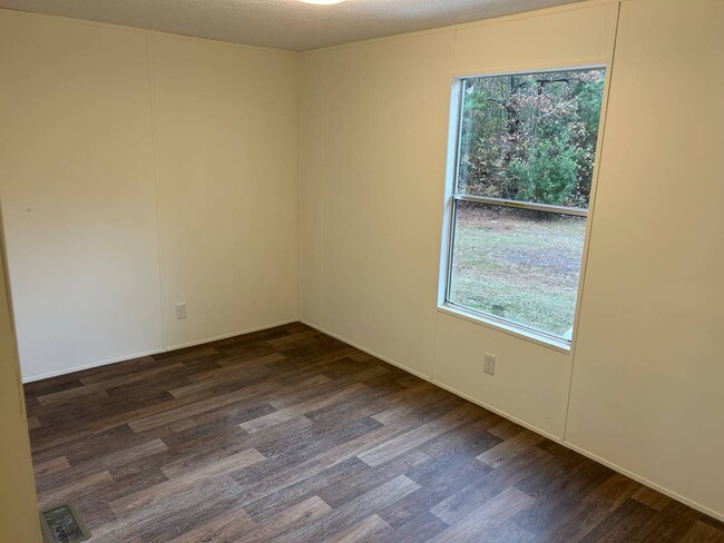 Building Photo - 1505 Bunnys Dr