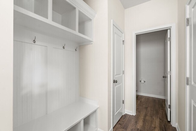 Building Photo - 755 Justify Lp