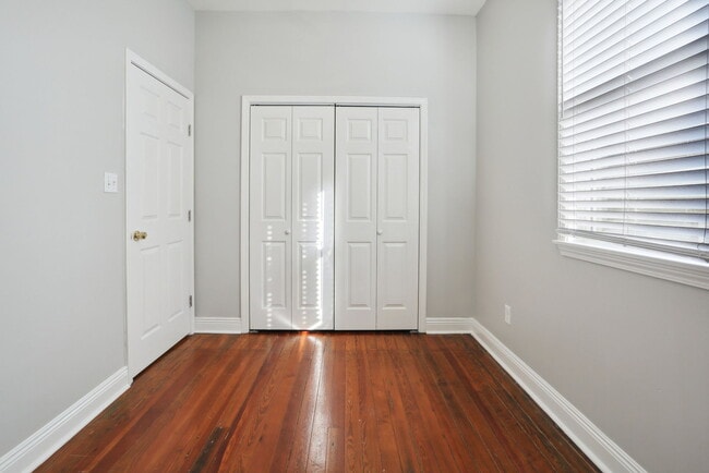 Building Photo - 316 N Miro St