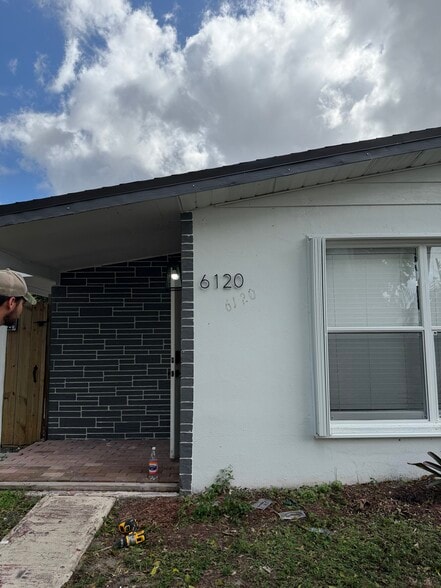 Building Photo - 6120 SW 38th St