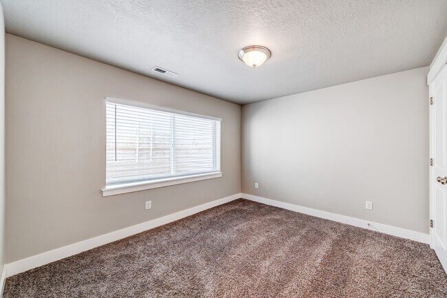 Building Photo - 4419 W Glendon Dr