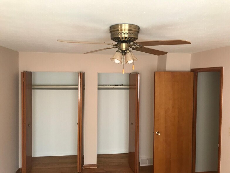 Building Photo - 1250 E 276th St