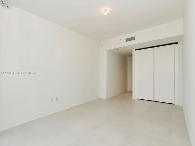 Building Photo - 1000 Biscayne Blvd