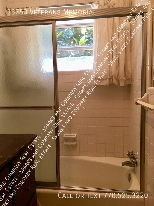 Building Photo - Winston Rental (Available to show Nov 1, 2...