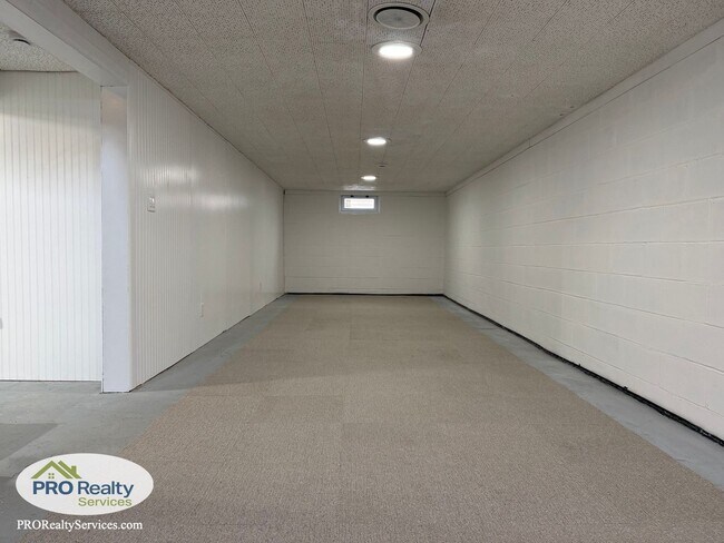 Building Photo - 3 Bedroom Home **Free March Rent with a March 2026 Move In**