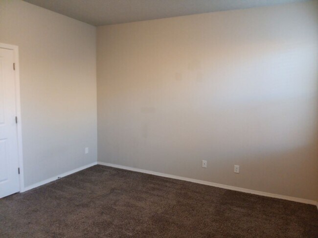 Building Photo - 4 Bedroom, 2 Bathroom! Lovely Home Coming Soon!