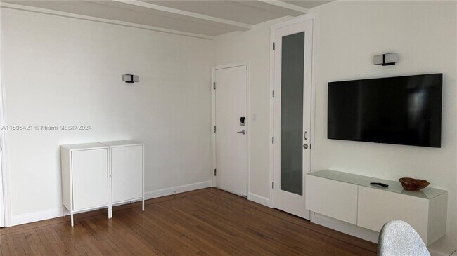 Building Photo - 439 15th Street Apt #8, Miami Beach, FL 33...