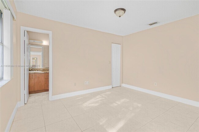 Building Photo - 1630 Sandpiper Blvd