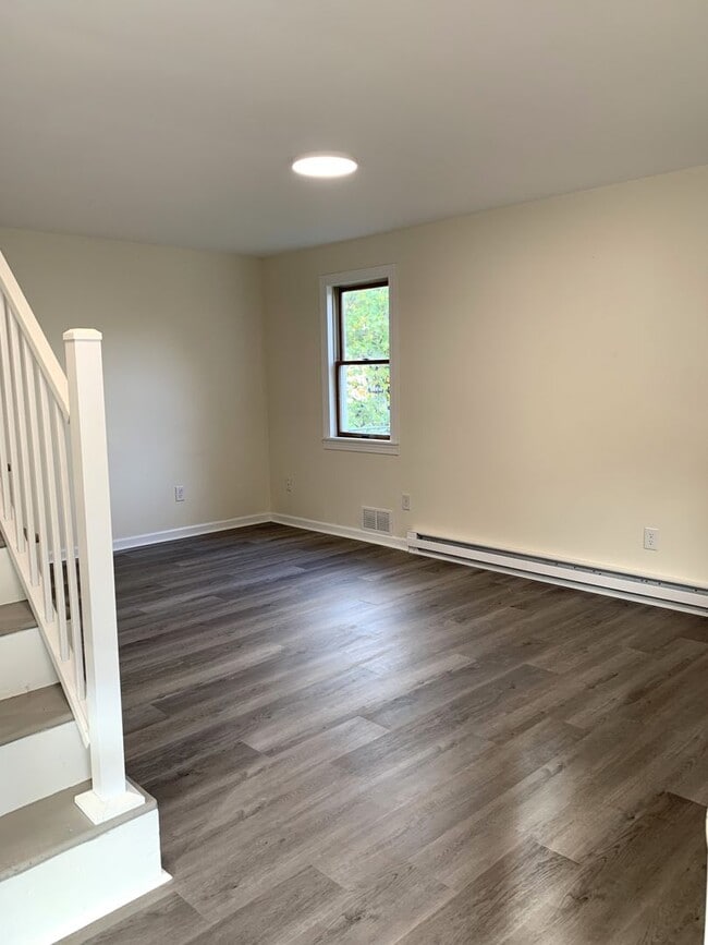 Building Photo - Newly renovated 4 bed/2.5 bath single fami...