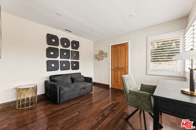 Building Photo - 3200 Oakley Dr