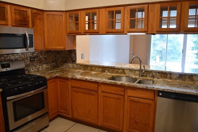 Building Photo - 703 Blossom Ct