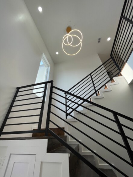 Building Photo - 5304 N Crown Point