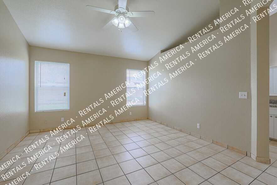 Building Photo - 6164 E Grandview St