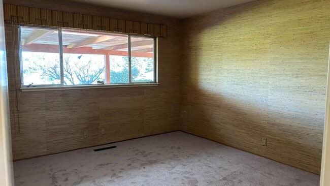 Building Photo - Spacious 3 bed/2 bath home in San Leandro