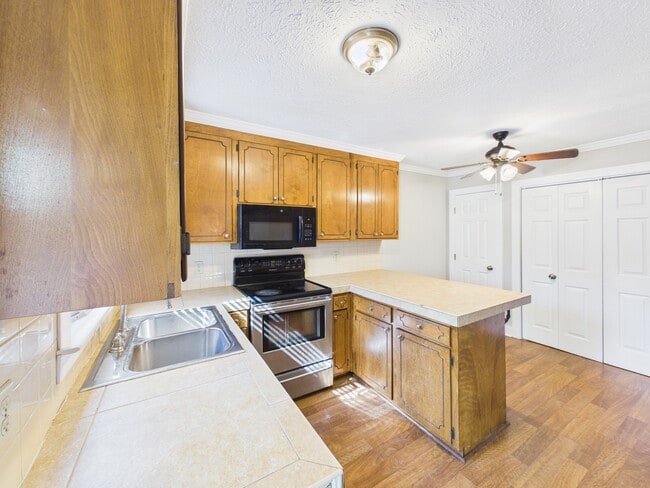 Building Photo - 1985 Briarcliff Rd