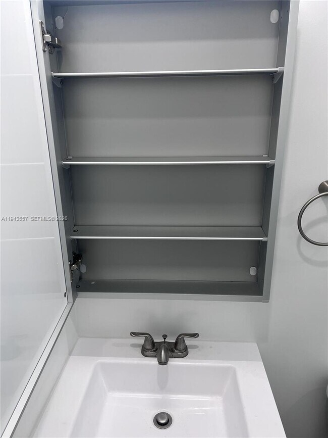 Building Photo - 1432 N Andrews Ave