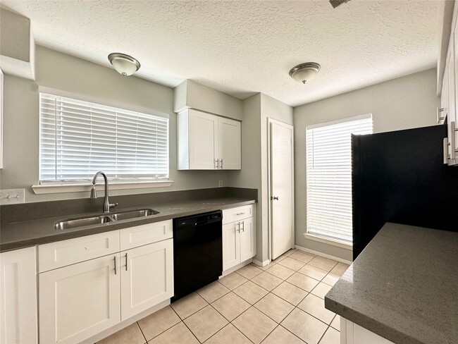 Building Photo - 6722 Kearney Dr