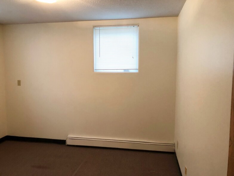 Building Photo - 226 NW College Ave