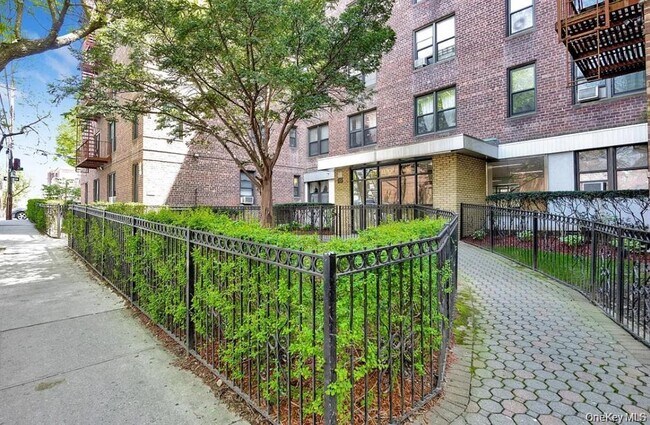 Building Photo - 89-20 55th Ave