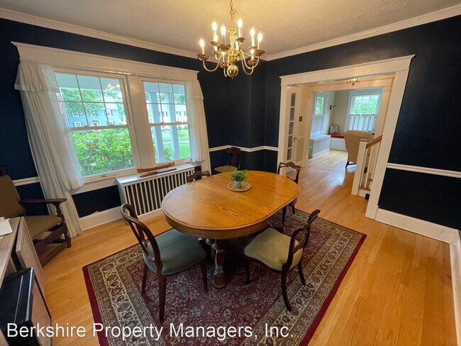 Building Photo - 3 br, 1.5 bath House - 65 Spadina