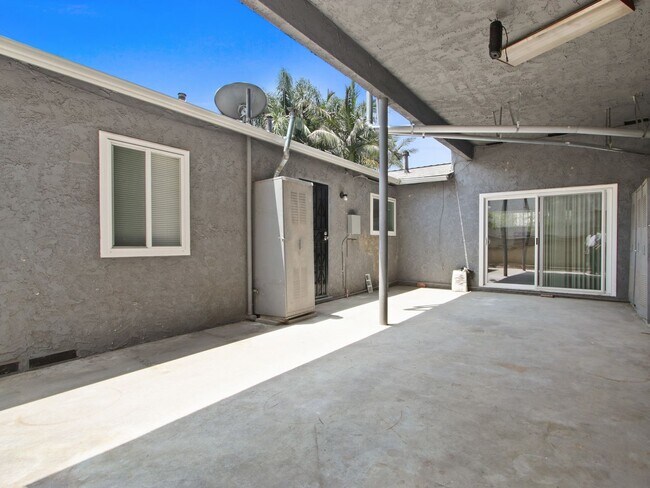 Building Photo - 2620 W Via Corona