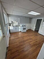 Building Photo - 2 Clinton St