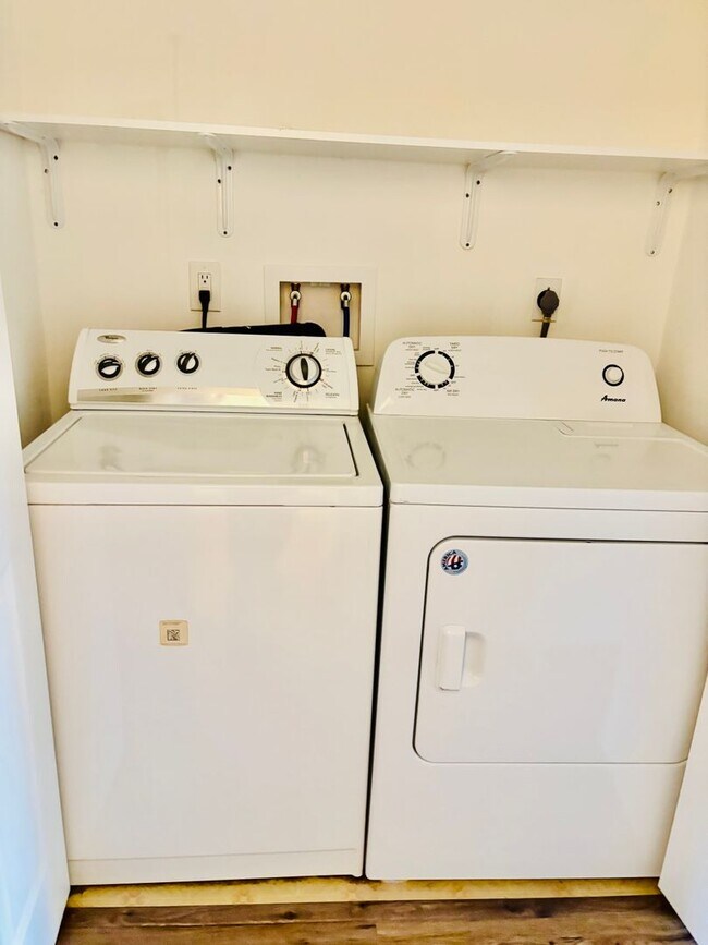 Building Photo - 1959 Main Ave