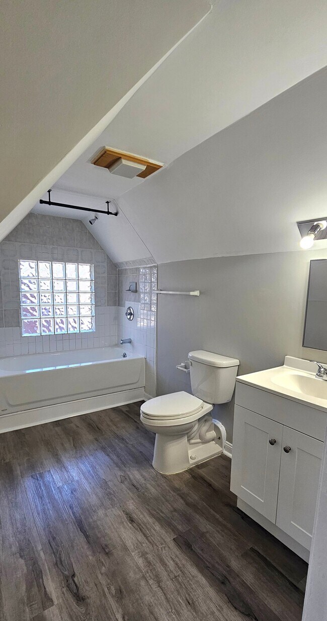 Building Photo - 515 Quinnipiac Ave