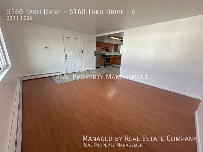 Building Photo - Three Bedroom One Bath Apartment Four Minu...