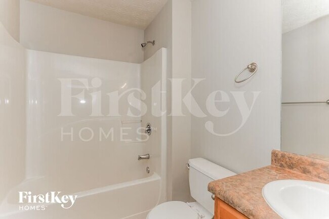 Building Photo - 2721 S Hills