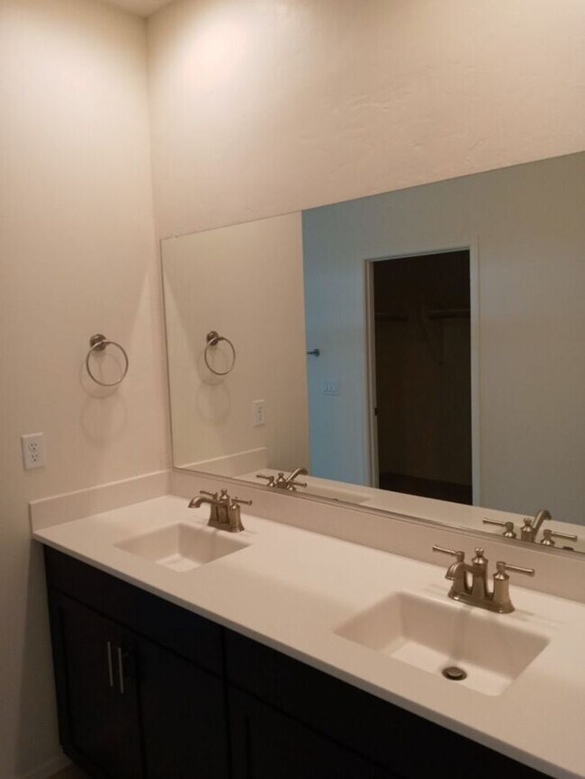 Building Photo - Modern Comfort in the Heart of Vail