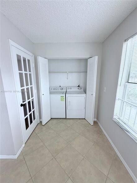 Building Photo - 3480 Pinewalk Dr N