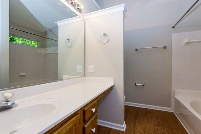 Building Photo - 4865 Bentridge Dr NW