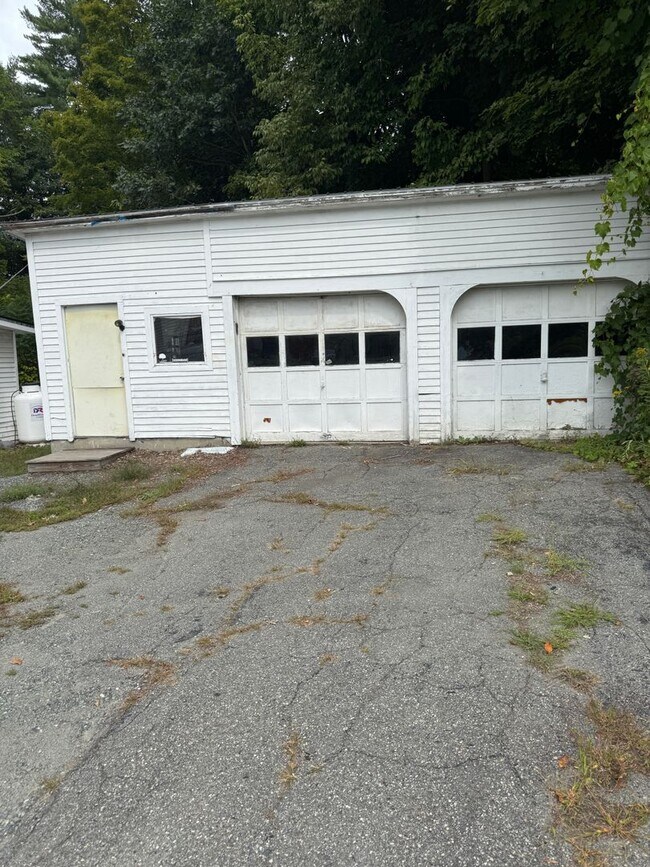 Building Photo - 194 Mechanic St