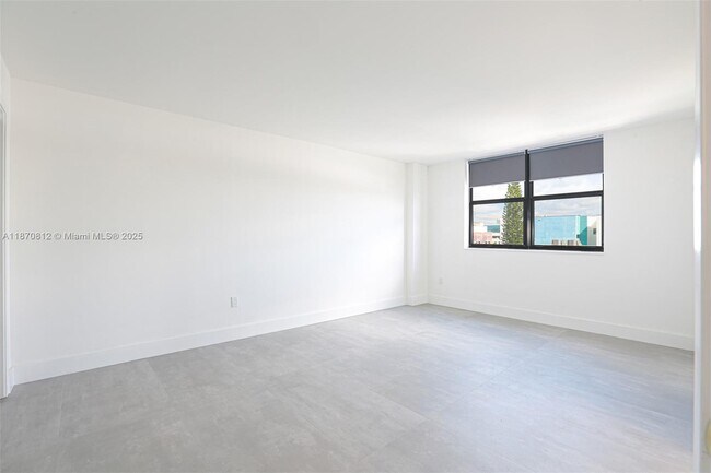 Building Photo - 9300 Bay Harbor Terrace