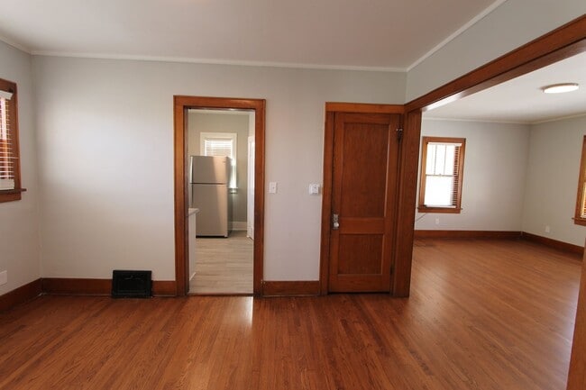 Building Photo - Spacious 3 bedroom 1.5 bathroom home with ...