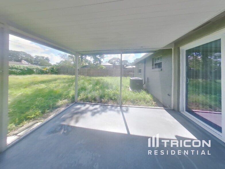 Building Photo - 3007 Bucida Dr