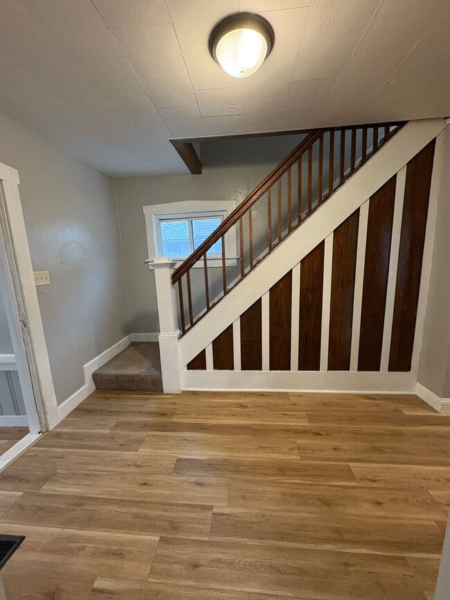 Building Photo - 2 Bed House for Rent!