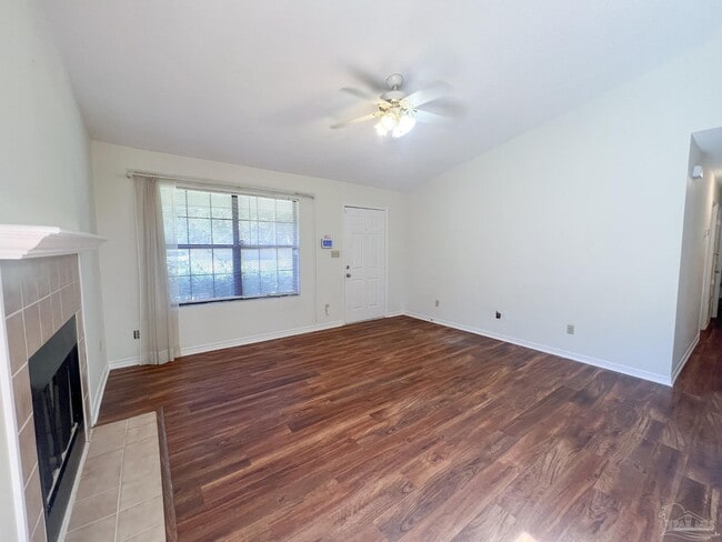 Building Photo - 4456 Bellview Ave