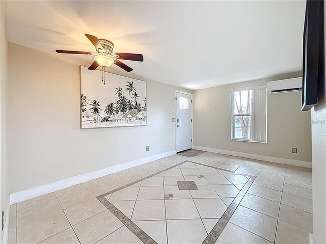 Building Photo - 2600 N Paula Dr