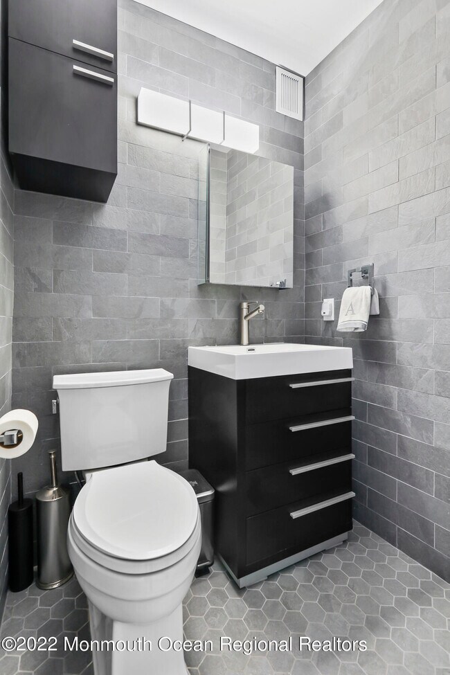 Building Photo - 675 Ocean Ave N