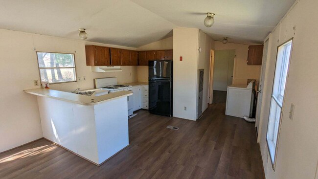 Building Photo - 9 Boulder Dr